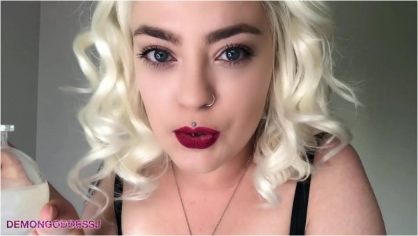 DemonGoddessJ - Sabrina Shrinks Co Ed Shower Spy - Halloween